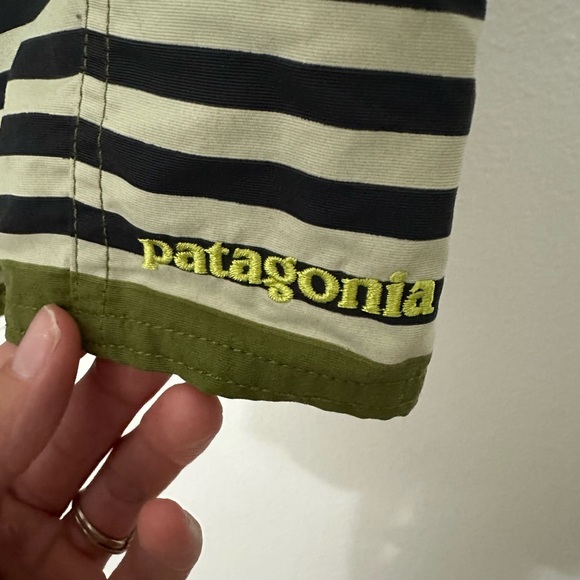Patagonia Men's Striped Wavefarer boardshorts Swim Shorts - Green and Yellow 34 - Picture 3 of 4